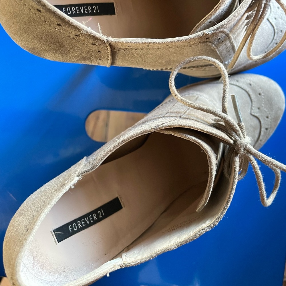 Tan Pumps - Picture 3 of 5